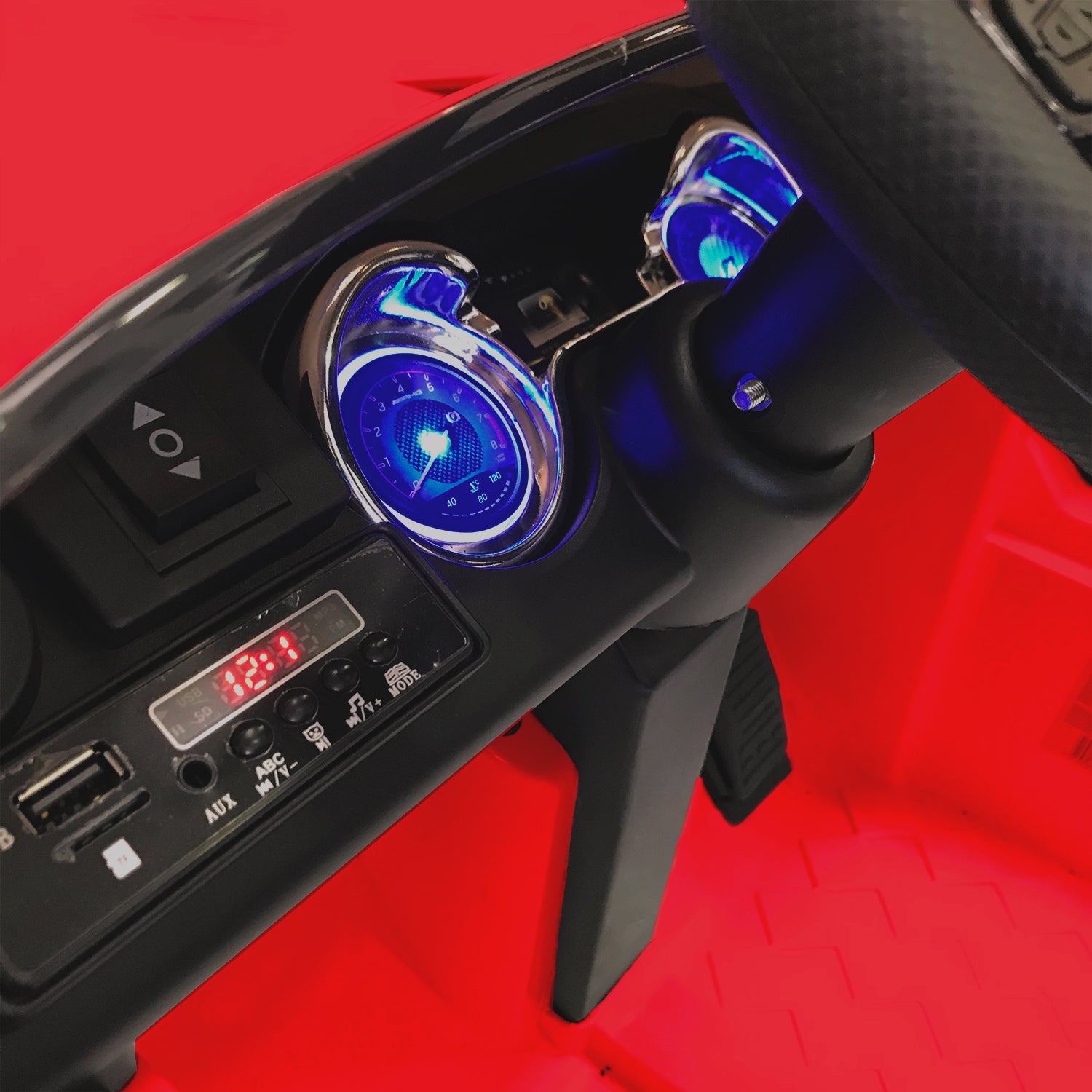 Carro montable con control Mercedes Benz rojo LQ006