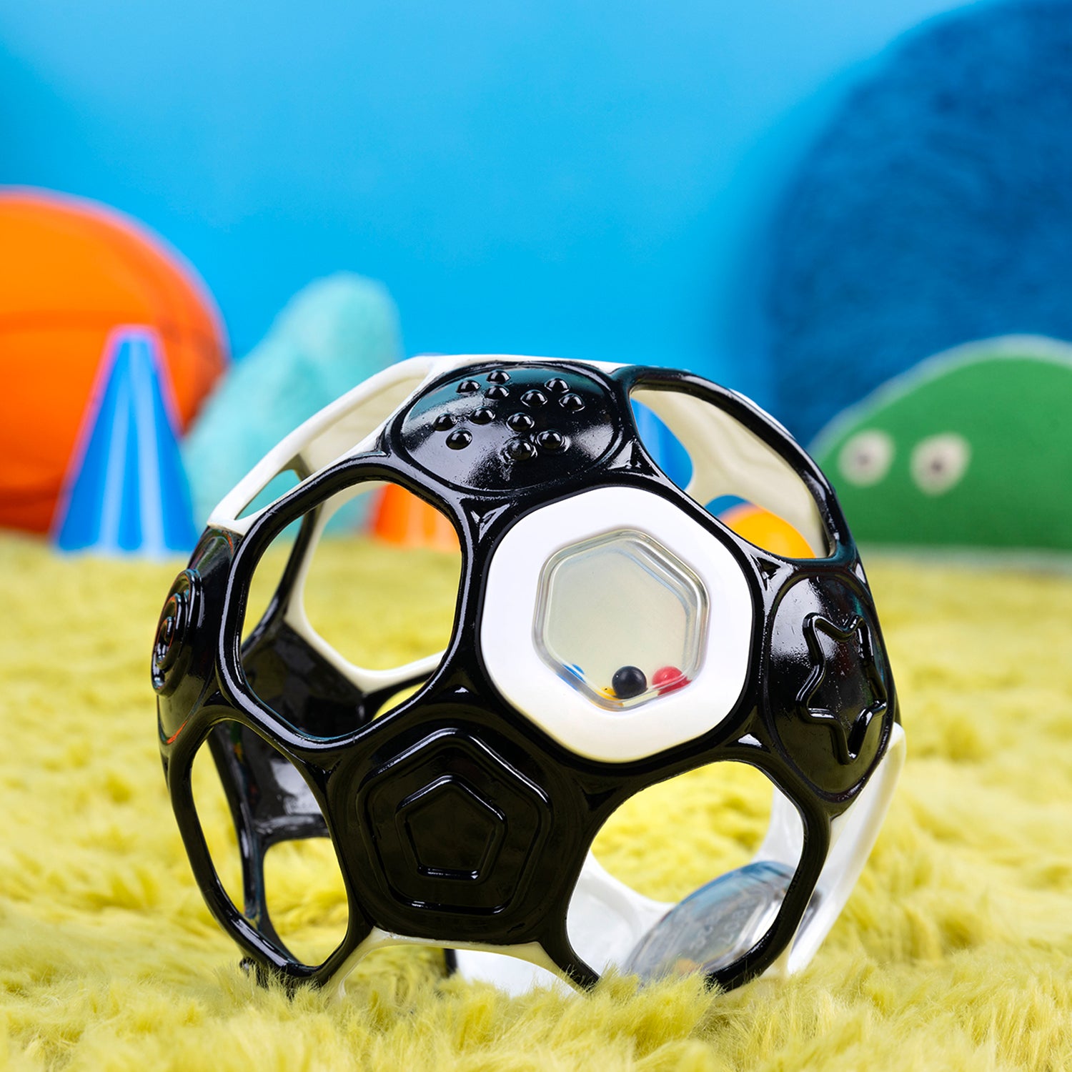Pelota Sonajero Bebe Blanco y Negro Bright Starts 16907