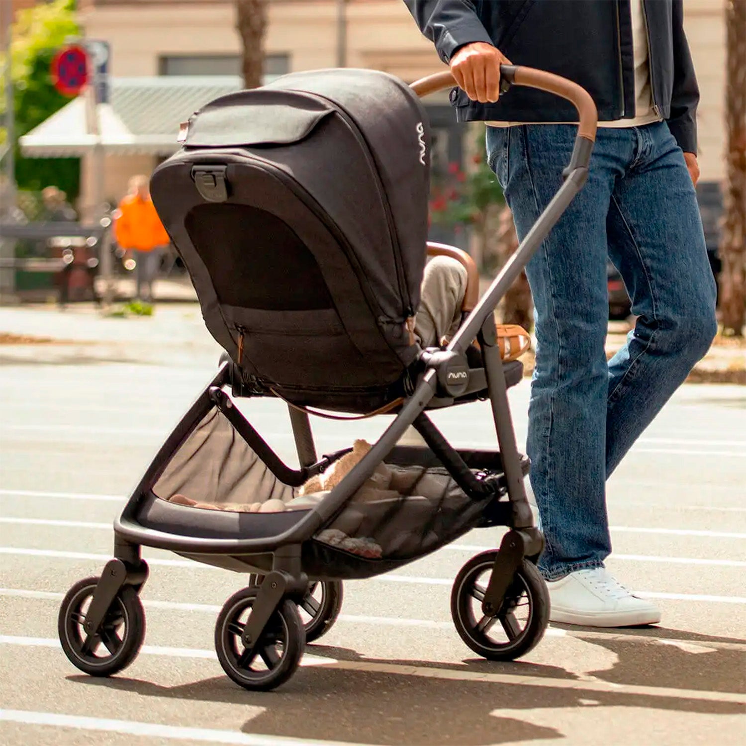 Coche de bebé compacto Nuna Swiv™ BMW Umber