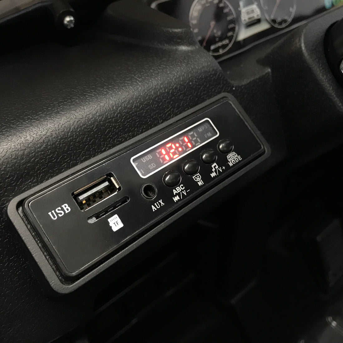 Carro montable con control Mercedes Benz negro LQ003